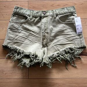 NWT. BDG denim High rise cheeky Shorts size 31